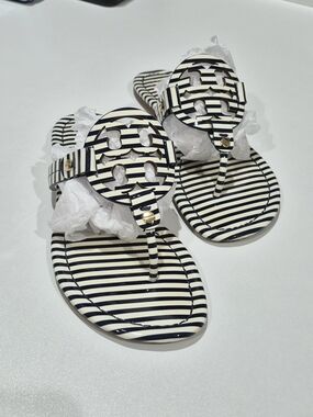 Gorgeous TORY BURCH Striped Navy & White Patent Leather Miller Sandals